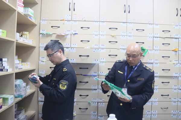 渝北區(qū)市場監(jiān)管局開展校園食品安全專項檢查。渝北區(qū)市場監(jiān)管局供圖