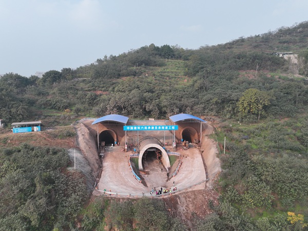 重慶軌道江跳線過(guò)江段圣泉隧道主體完工。項(xiàng)目部供圖