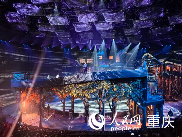 舞臺劇《重慶·1949》。人民網(wǎng)記者 馮文彥攝