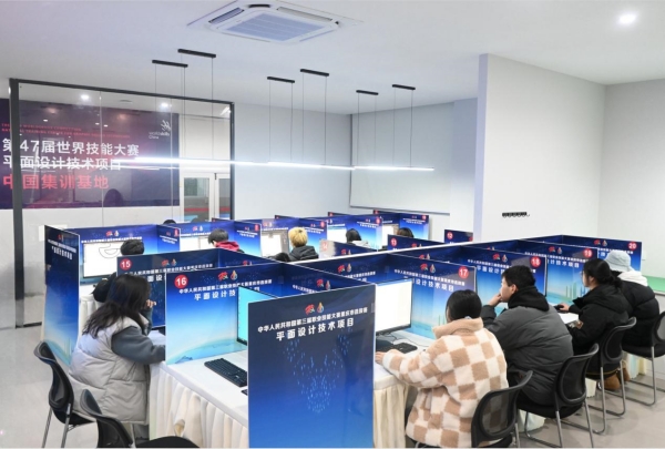 選手賽前訓(xùn)練。重慶能源工業(yè)技師學(xué)院供圖