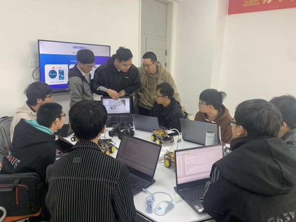 成果路演現(xiàn)場。重慶科技大學供圖