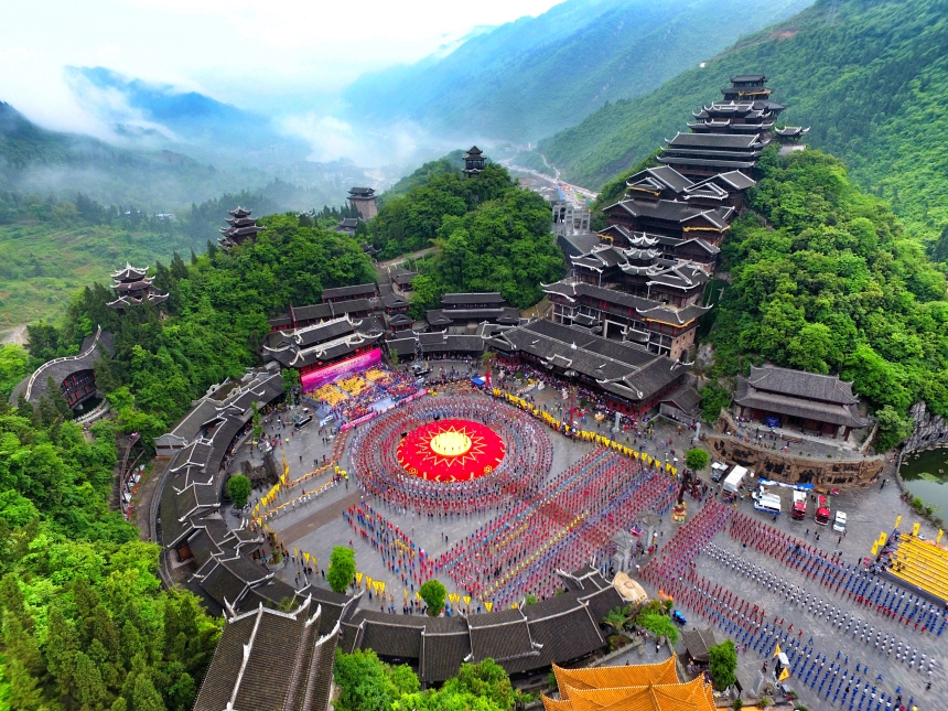 中國烏江苗族踩花山節(jié)。彭水縣委宣傳部供圖