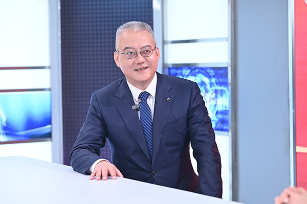 周濤做客人民網(wǎng)重慶頻道、成渝發(fā)布“人民會客廳——2025重慶兩會高端訪談”。鄒樂攝