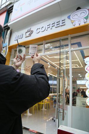 “體彩+咖啡”特色主題店。重慶體彩供圖