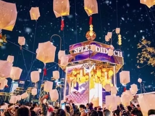 長嘉匯燈會現(xiàn)場圖。南岸區(qū)商務(wù)委員會供圖