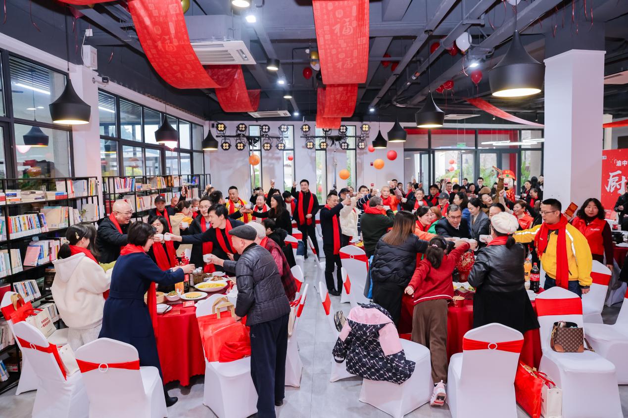 年夜飯現(xiàn)場(chǎng)。覃宇攝