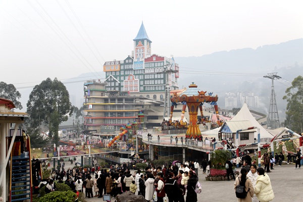 春節(jié)期間美心紅酒小鎮(zhèn)人氣火爆。景區(qū)供圖