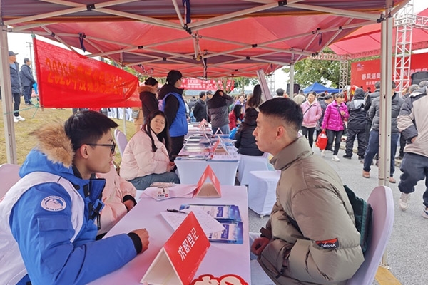 招聘活動現(xiàn)場。重慶高新區(qū)政務(wù)服務(wù)和社會事務(wù)中心供圖