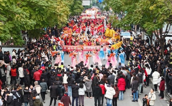 巡游活動現場。重慶市萬靈山旅游開發(fā)集團有限公司供圖