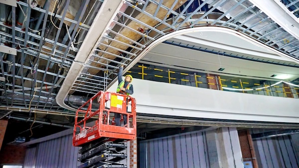 龍湖重慶龍興天街項目建設現(xiàn)場。向詩佳攝