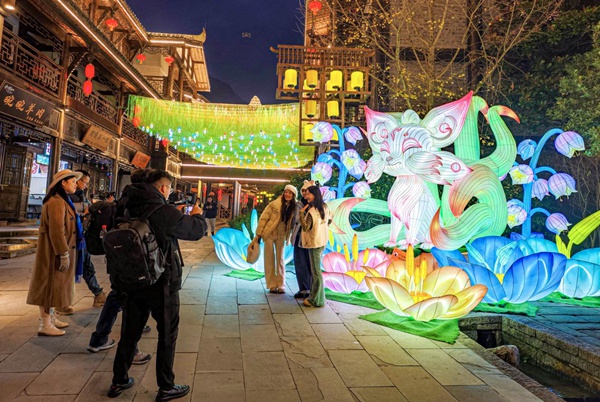 金佛山天星小鎮(zhèn)燈會。景區(qū)供圖