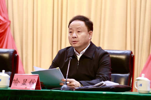 南岸區(qū)委副書記、區(qū)政府區(qū)長、重慶經開區(qū)黨工委副書記、管委會主任喻顯鑌主持大會。唐文蕤攝