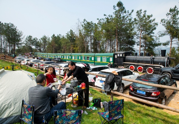 開往春天的“火車”。冉孟軍攝