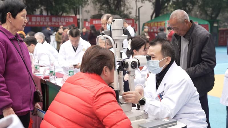 義診現(xiàn)場。 重慶大學附屬中心醫(yī)院供圖