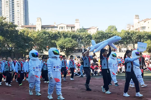 科技方陣。人和實(shí)驗(yàn)學(xué)校供圖