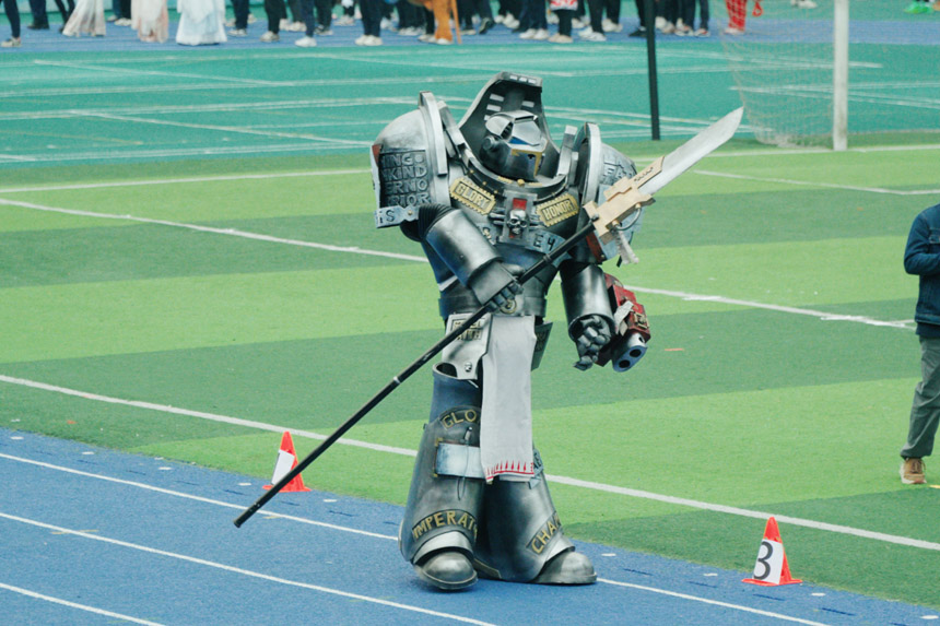 “元宇宙機(jī)甲”現(xiàn)身。育才中學(xué)供圖