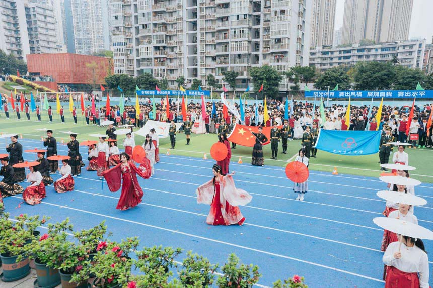 漢服表演。育才中學供圖
