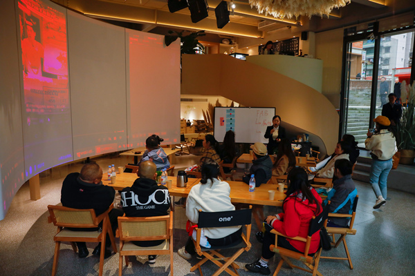 “三師學(xué)堂”走進(jìn)民主村社區(qū)。九龍坡區(qū)社區(qū)教育學(xué)院供圖