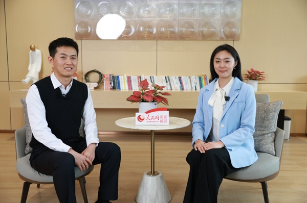 “首店經(jīng)濟看渝北——人民網(wǎng)對話渝北區(qū)首店品牌企業(yè)代表”系列訪談對話雷偉。金秋橦攝