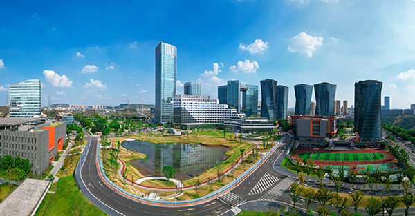 渝北區(qū)仙桃國(guó)際大數(shù)據(jù)谷海綿示范片區(qū)云湖。重慶市住房城鄉(xiāng)建委供圖