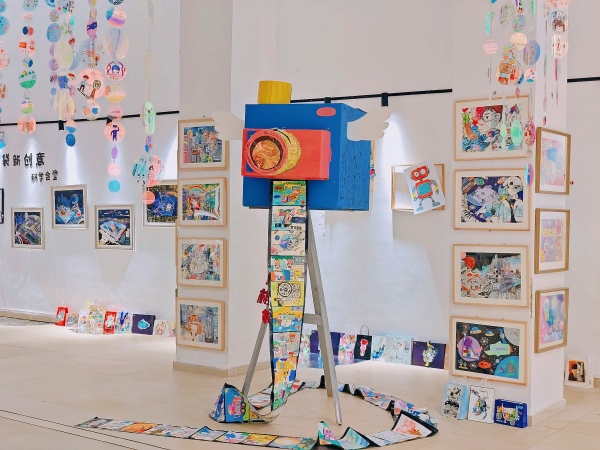 展覽現(xiàn)場(chǎng)。重慶科學(xué)城樹(shù)人思賢小學(xué)校供圖