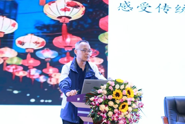 成都市第二十中學(xué)校物理教師康翼虎作交流分享。張?jiān)磾z