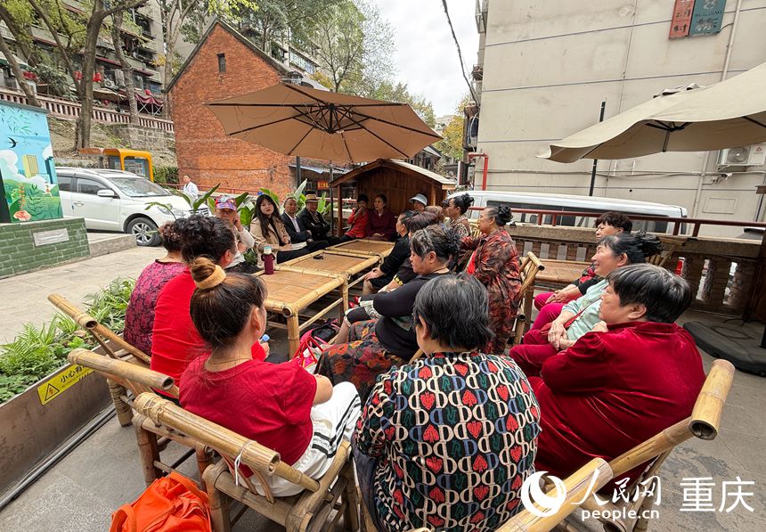 民主村院壩會現(xiàn)場。人民網(wǎng)記者 胡虹攝