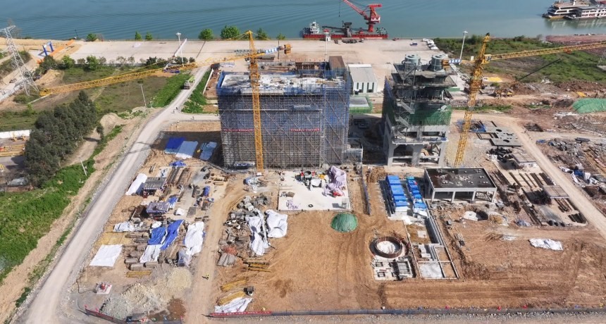 東方希望玻璃纖維項目配套工程石灰項目正在建設(shè)中。受訪者供圖