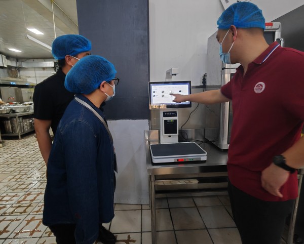 學(xué)生食堂智慧入庫設(shè)備。溱州中學(xué)供圖