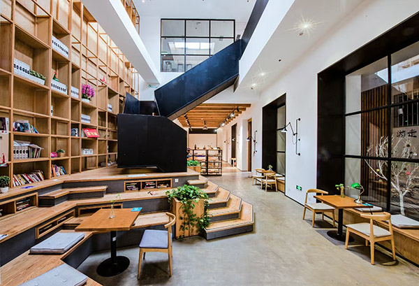 嘛嘛公寓大學(xué)城地鐵站店休閑區(qū)。重慶市住房城鄉(xiāng)建委供圖