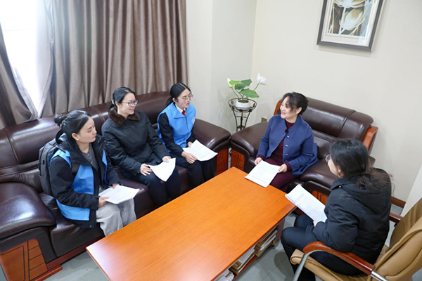 漢豐湖法庭基層立法聯(lián)系點征集立法建議。開州區(qū)人民法院供圖