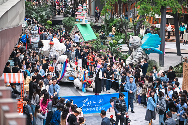 怪車(chē)主題巡游現(xiàn)場(chǎng)。重慶光環(huán)供圖