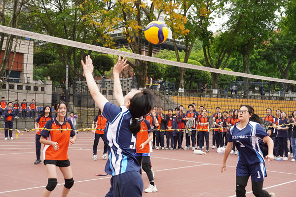 排球賽對(duì)決。重慶一中供圖