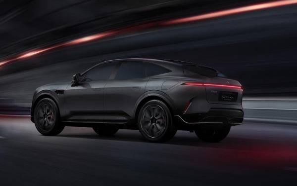 阿維塔11暗夜騎士版。車企供圖