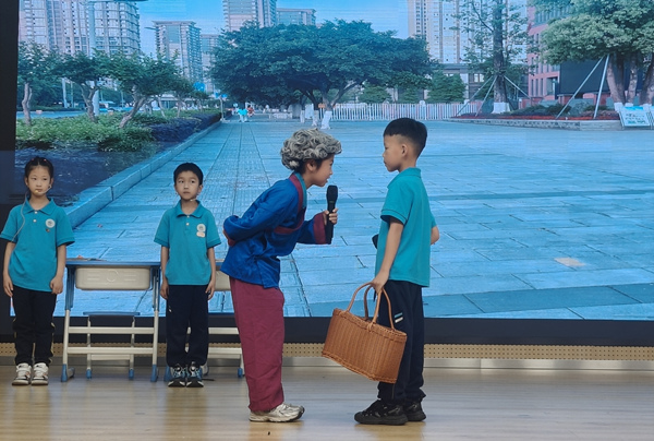 “楷模劇場(chǎng)”現(xiàn)場(chǎng)。張?jiān)磾z