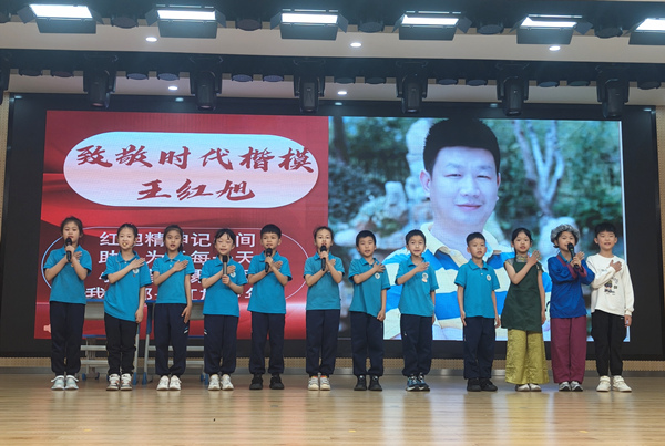 “楷模劇場(chǎng)”現(xiàn)場(chǎng)。張?jiān)磾z