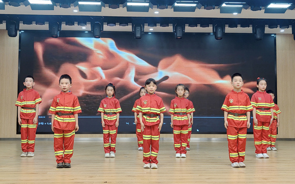 “楷模劇場(chǎng)”現(xiàn)場(chǎng)。張?jiān)磾z