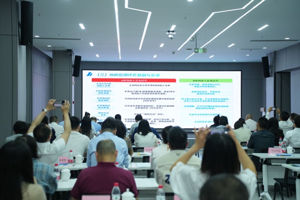 “稅費會學堂”現(xiàn)場。重慶兩江新區(qū)稅務局供圖