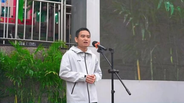 該校黨委書記張攀宣布運動會開幕。校方供圖