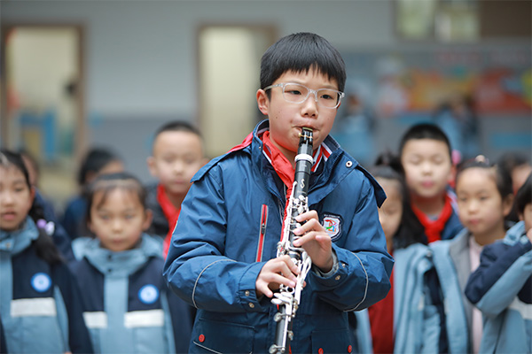 學(xué)生課間才藝秀。江北區(qū)新村同創(chuàng)小學(xué)供圖