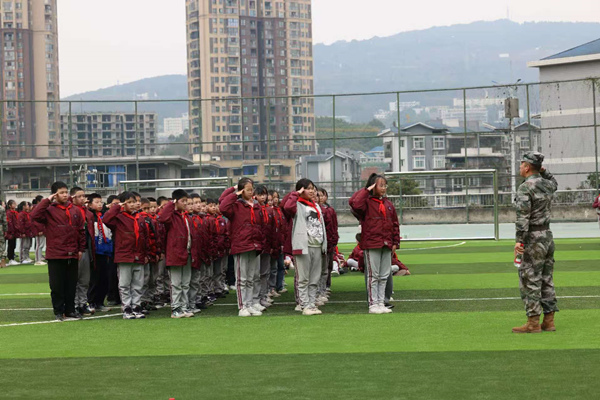 紅旗小學(xué)日常訓(xùn)練。重慶華繡中等專業(yè)學(xué)校供圖