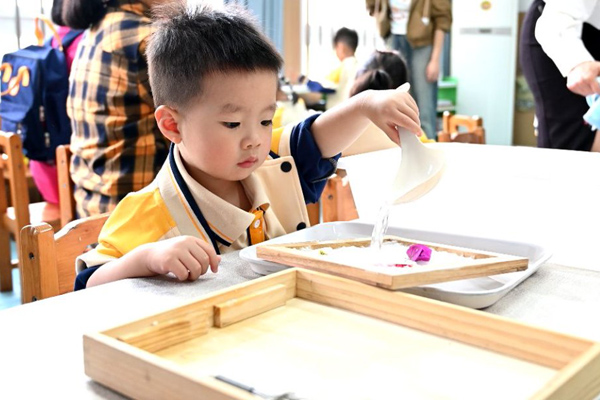 古法造紙。實(shí)習(xí)生金秋橦攝