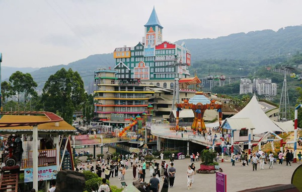 美心紅酒小鎮(zhèn)人氣火爆。景區(qū)供圖