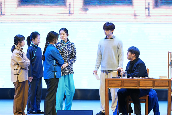 演出現(xiàn)場。西南大學(xué)附屬中學(xué)供圖