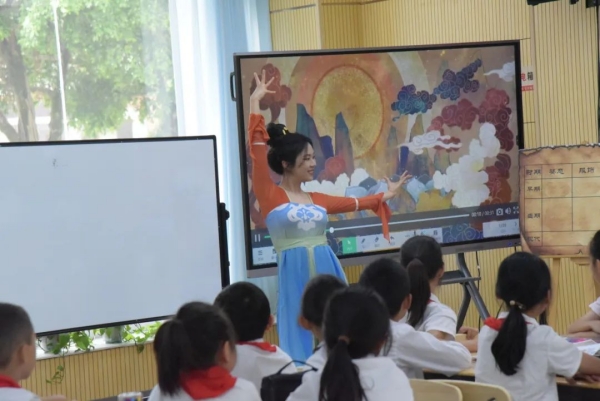 《飛天》美術(shù)示范課。主辦方供圖