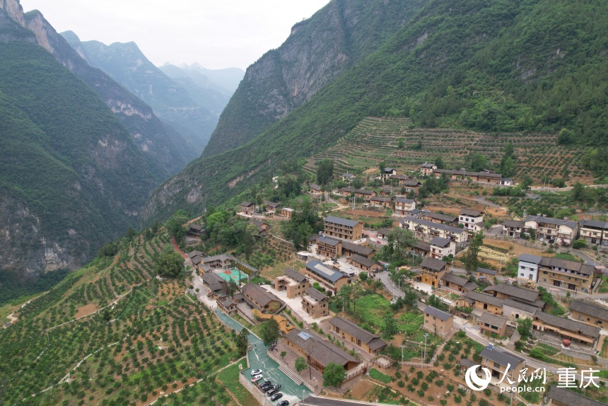 俯瞰下莊村。人民網記者 劉政寧攝