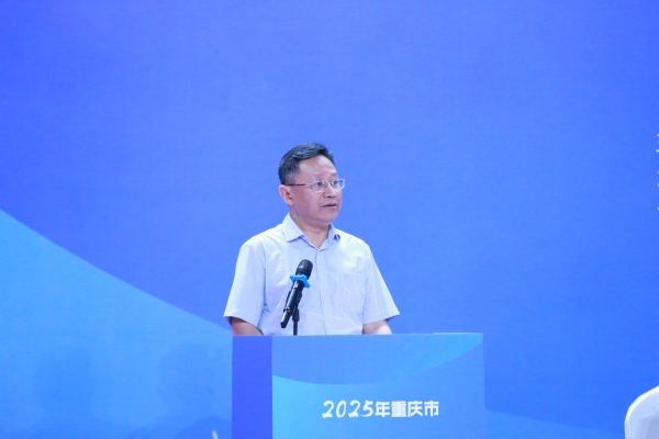 重慶市大渡口區(qū)委教育工委書記、區(qū)教委主任李國偉致辭。張源攝