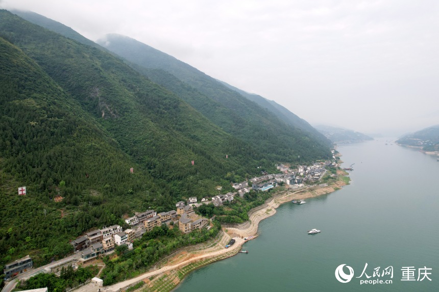 位于長江南岸的三峽里·竹枝村。人民網(wǎng)記者 劉政寧攝