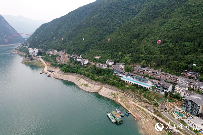 三峽里·竹枝村全長2.5公里，如一條絲帶分布于長江沿線。人民網(wǎng)記者 劉政寧攝