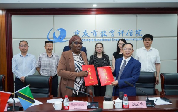 簽約儀式現(xiàn)場。重慶市教育評估院供圖